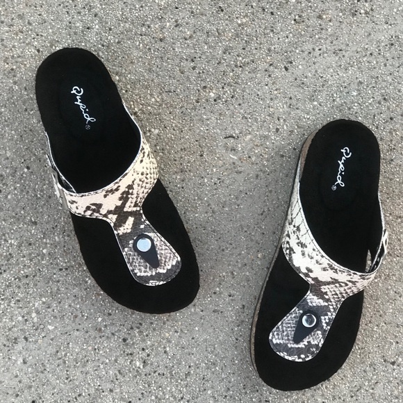 1 Left! Qupid Ahana Python Thong Comfort Sandal - Picture 4 of 5